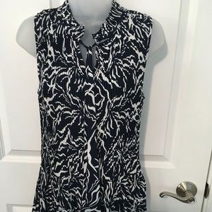 DKNY nwt size large sleeveless blouse navy and white floral print